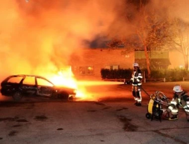 Η Σουηδία ζει το… θαύμα του «πολύ»-πολιτισμού: Αλλοδαποί σε νέα φρενίτιδα εμπρησμών πυρπολούν αυτοκίνητα